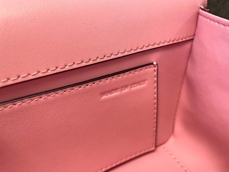 Va1e*ntin0 satchel bag